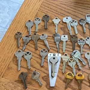 Assorted Metal Keys Collection 50 used for crafts.
